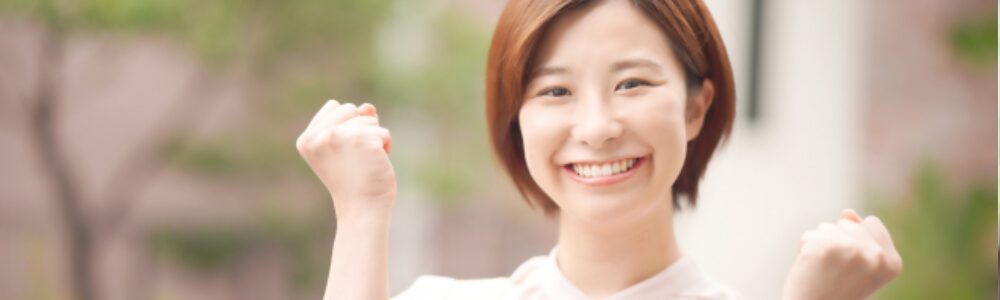 ガッツポーズするヘルパー