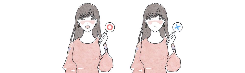 〇と✕の札をもっている女性