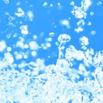 水がはじけている