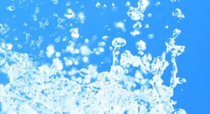 水がはじけている